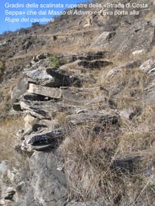 La scalinata rupestre